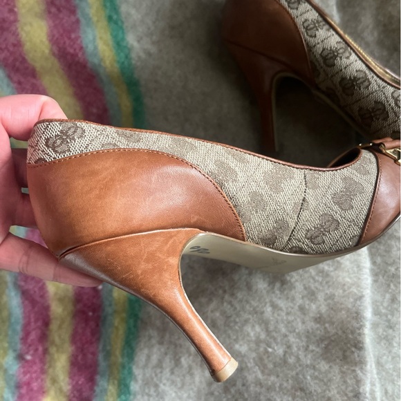 Guess Brown and Tan Patterned Heels - Picture 4 of 9